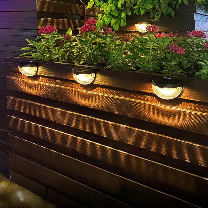 Solarbetriebene Außen-Wandleuchte mit Musterlicht