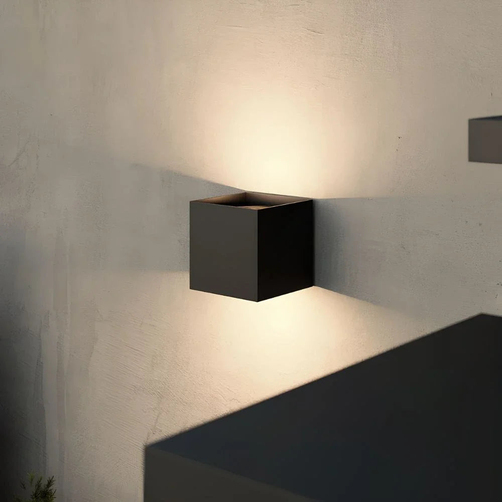 Verstellbare Wandleuchte mit zwei Lichtpaneelen