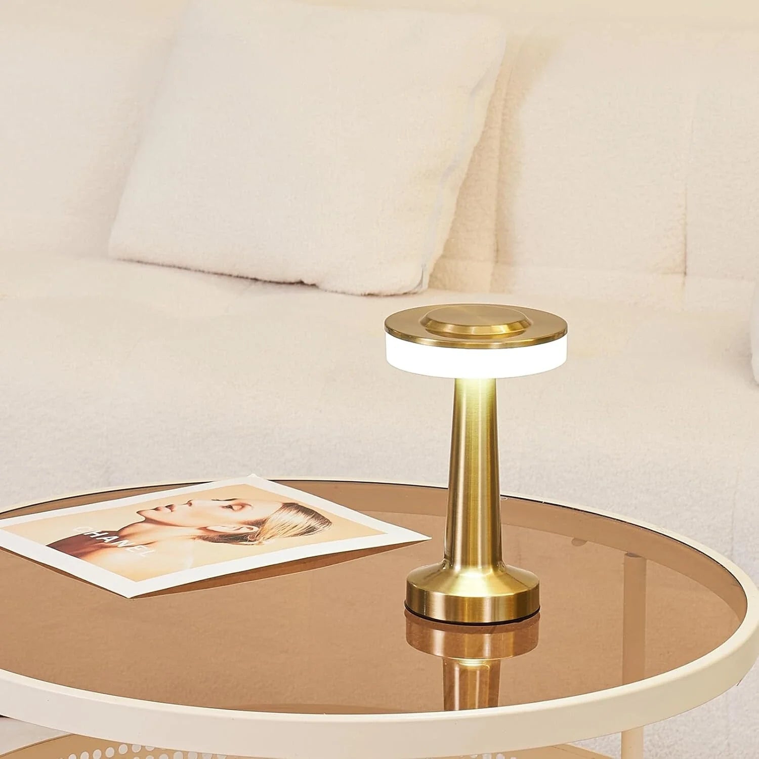 Retro Tischlampe aus Eisen mit dimmbarer Lichtfarbe und kabellosem Design