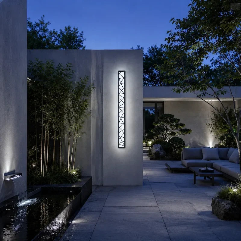 Linear Luxe™ Außenwandleuchte aus Schmiedeeisen und Aluminium