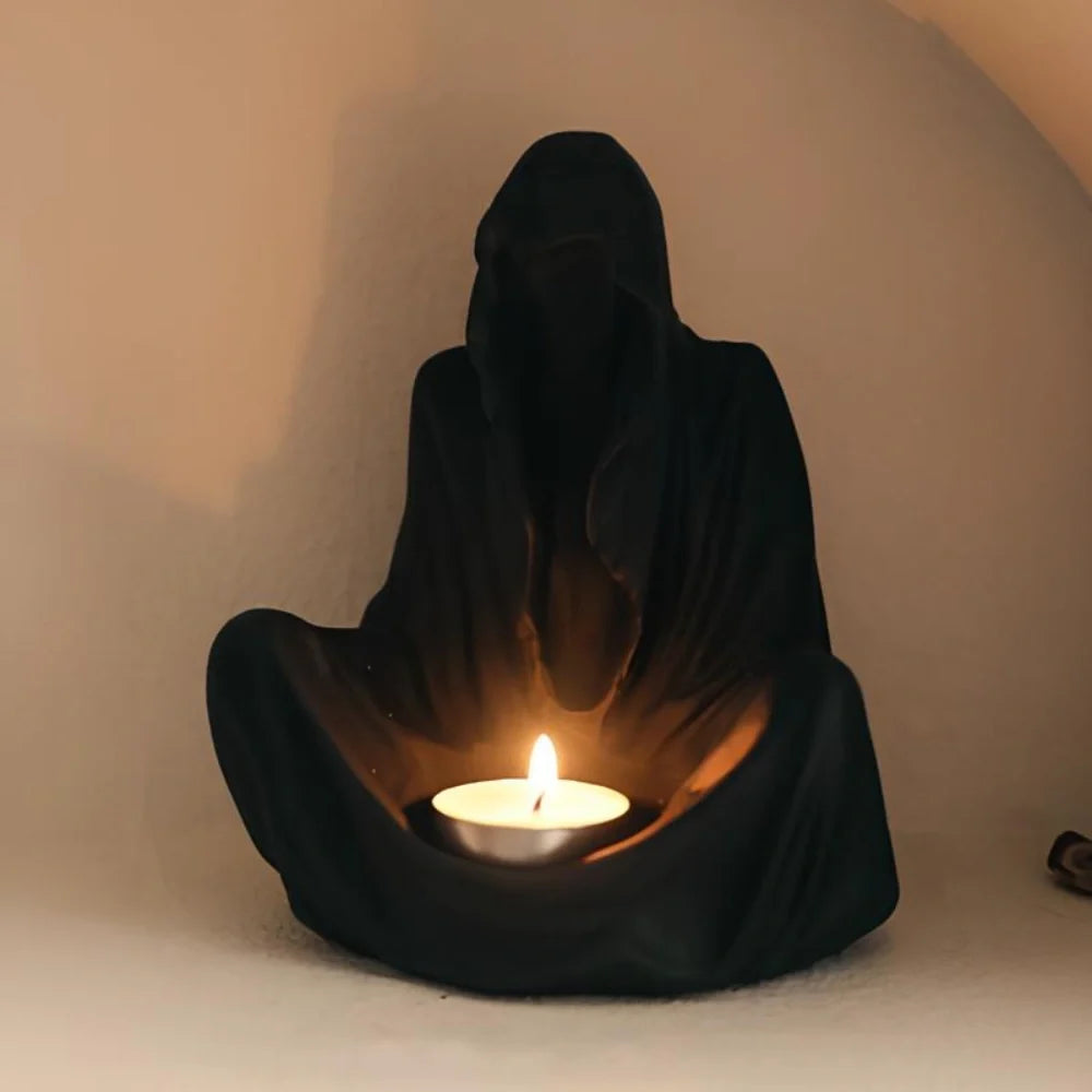Ashcloak™ Kerzenhalter in mystischer Kapuzenform aus Harz
