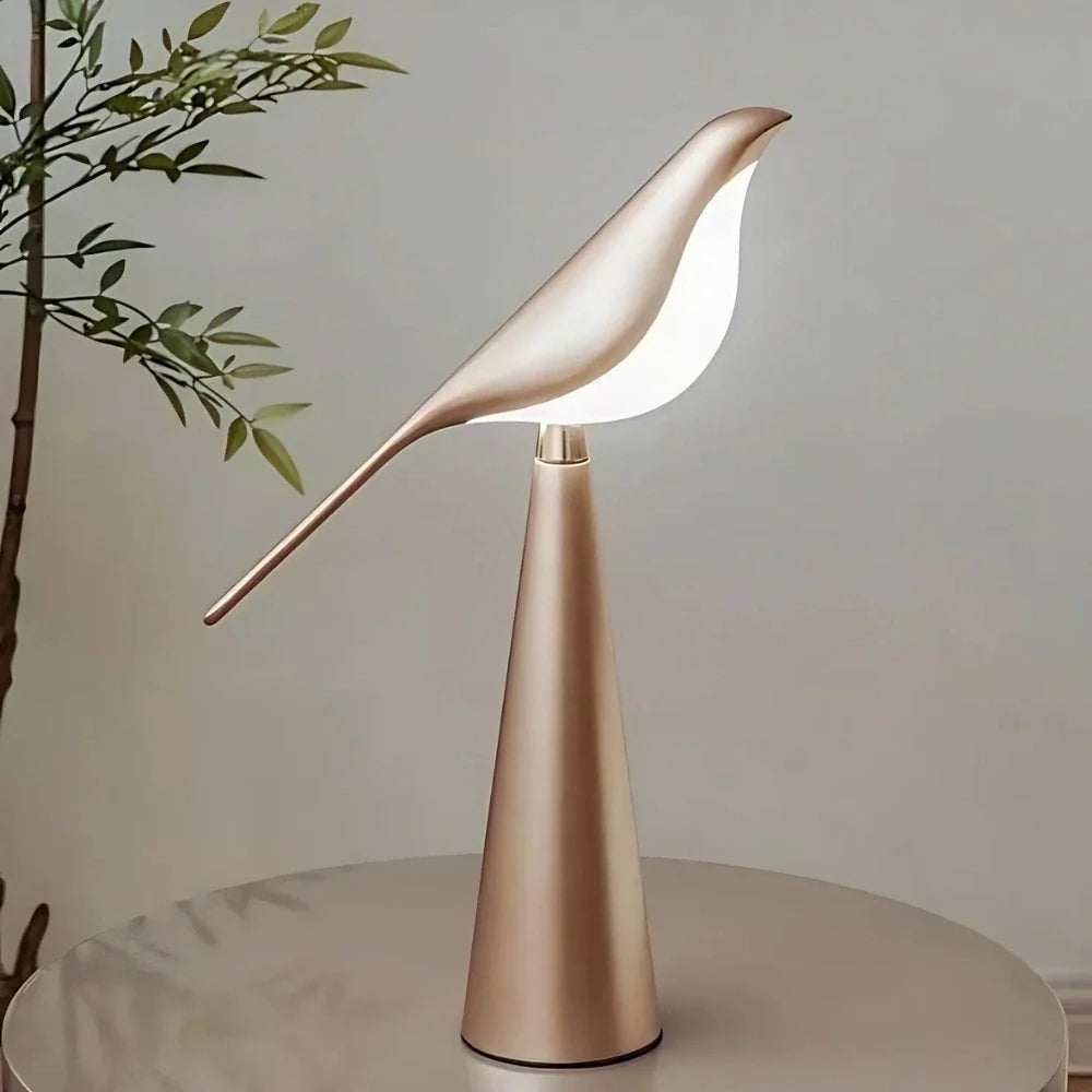 Serene Magpie Tischleuchte mit drehbarem Lampenkopf und Dimmer