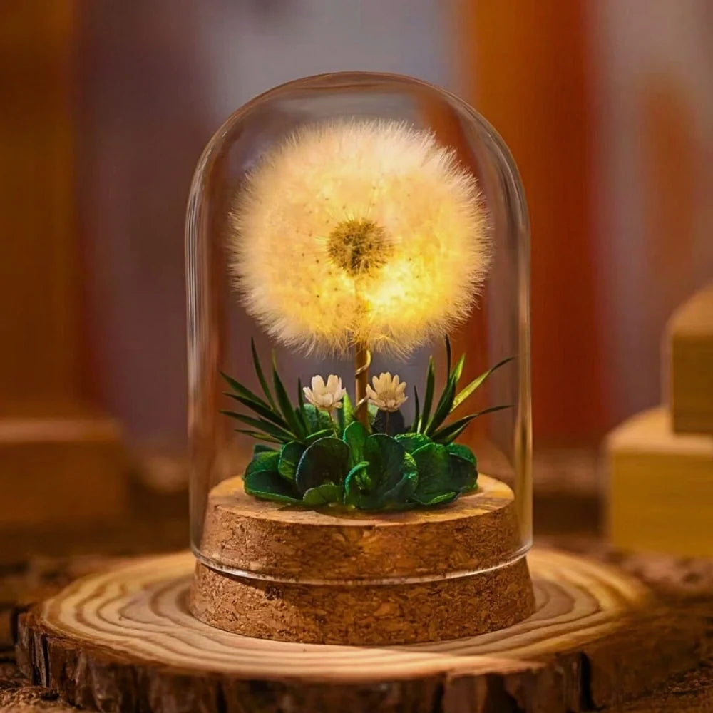EternaBloom™ Nachtlicht mit getrockneten Blumen unter Glaskuppel
