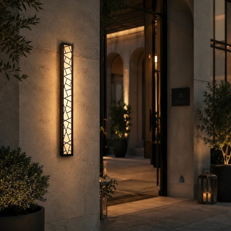 Linear Luxe™ Außenwandleuchte aus Schmiedeeisen und Aluminium