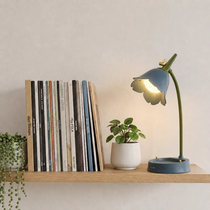 Flowerette Schreibtischlampe mit Blumen-Design und Vogelakzent