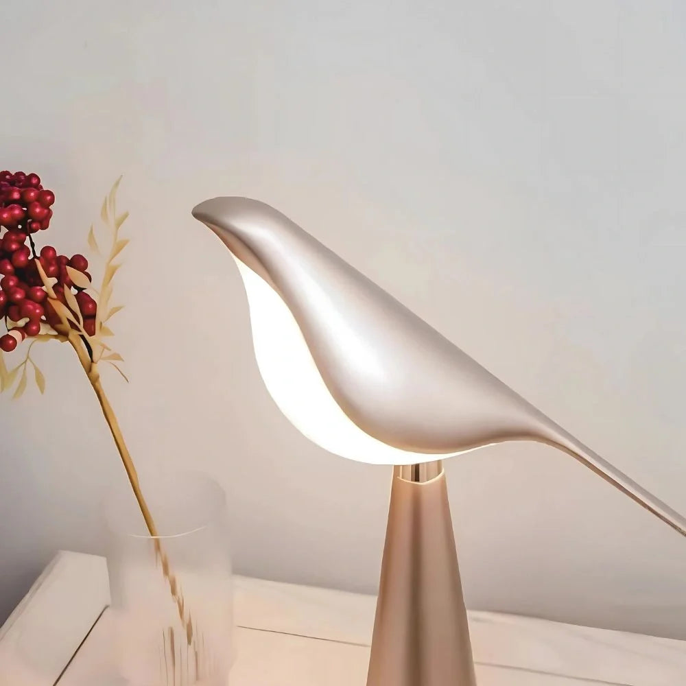 Serene Magpie Tischleuchte mit drehbarem Lampenkopf und Dimmer