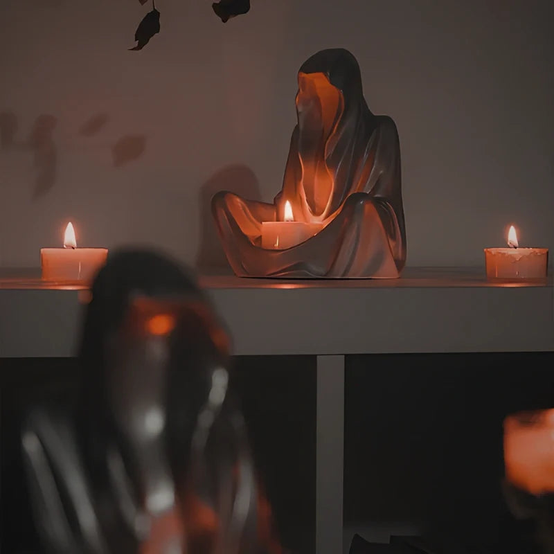 Ashcloak™ Kerzenhalter in mystischer Kapuzenform aus Harz