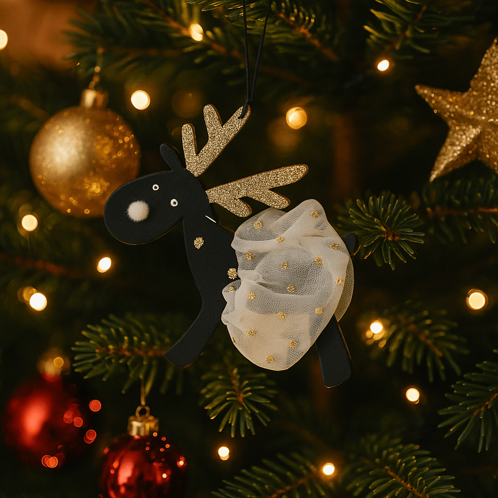 Festliche Rentieranhänger – 6er-Set aus Holz mit goldenen Glitzerdetails