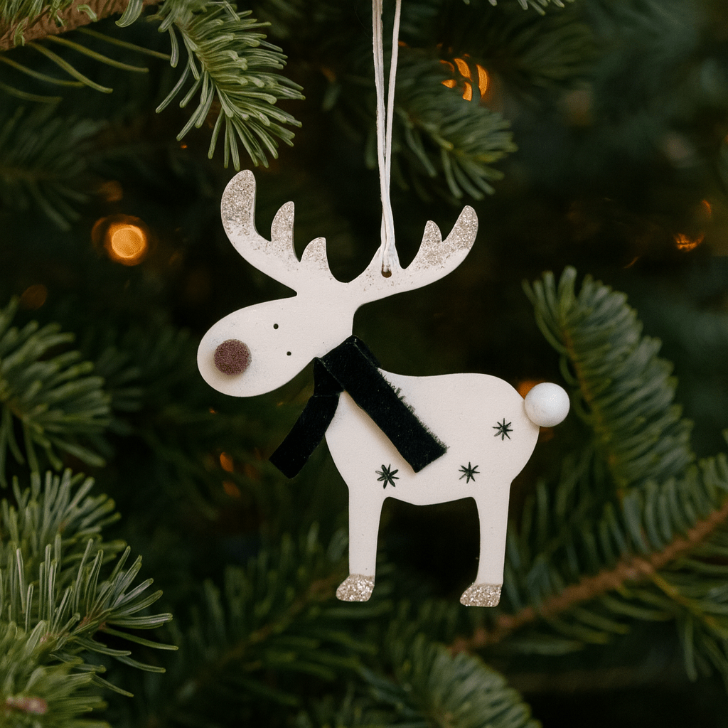 Festliche Rentieranhänger – 6er-Set aus Holz mit goldenen Glitzerdetails