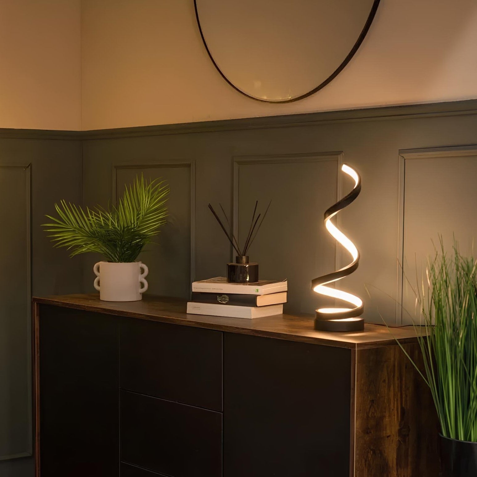 Spiralförmige dimmbare Tischlampe mit Farbwechsel