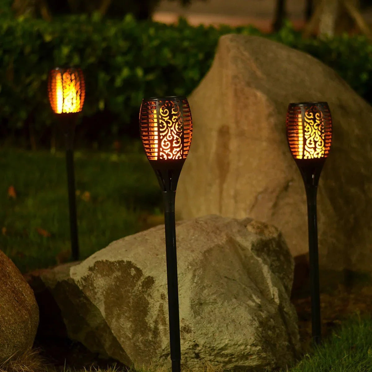 Solar-Gartenfackel mit Flammeneffekt und Metallgehäuse