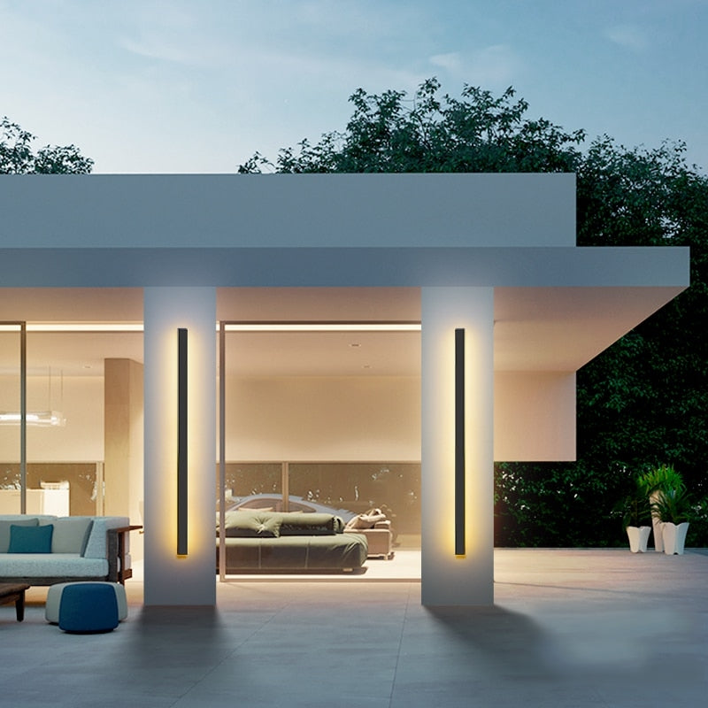 Linear Luxe™ Außenwandleuchte aus Schmiedeeisen und Aluminium