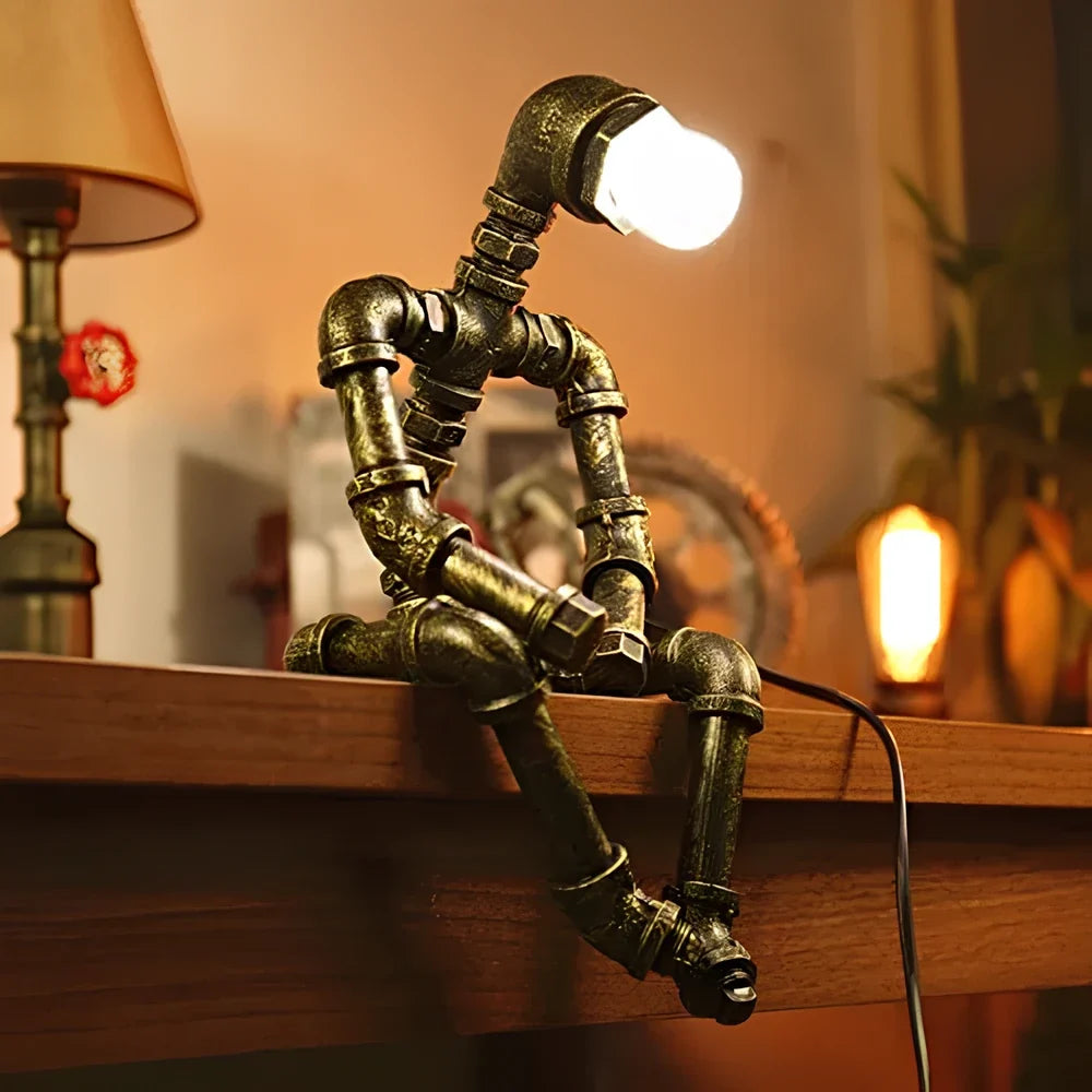 Steampunk Tischlampe aus Eisenrohren mit Vintage-Glühbirne