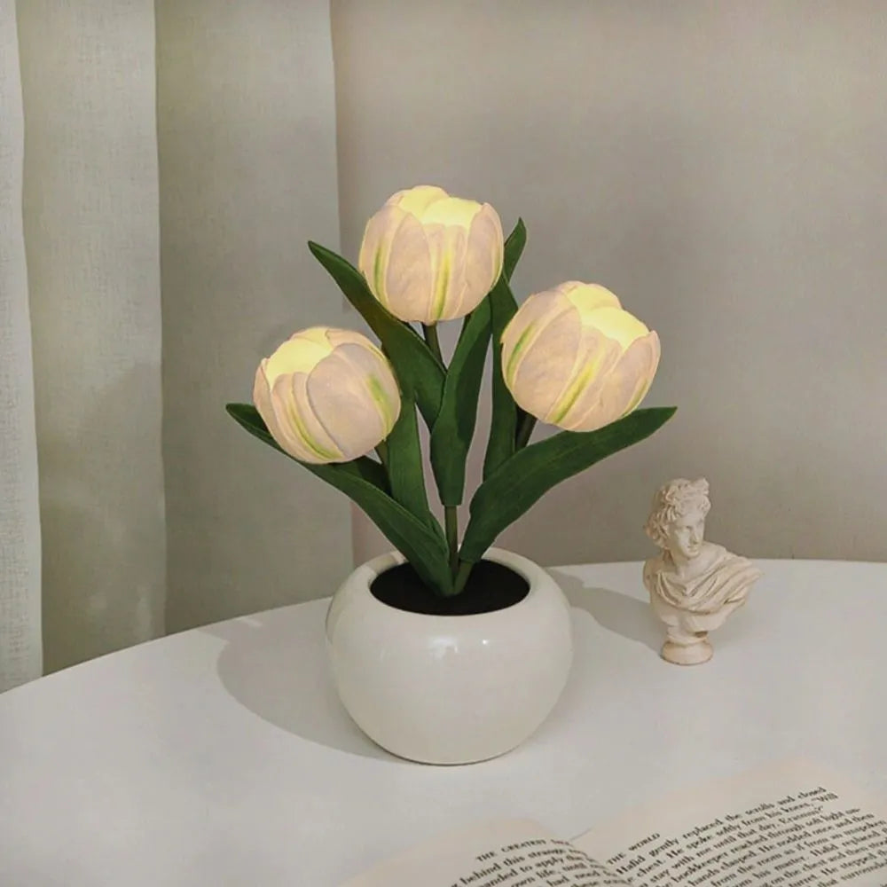 Tulpen-Nachtlicht mit LED in verschiedenen Farben und Topf
