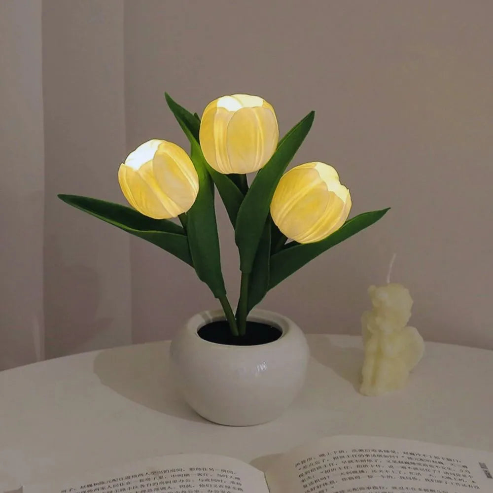 Tulpen-Nachtlicht mit LED in verschiedenen Farben und Topf
