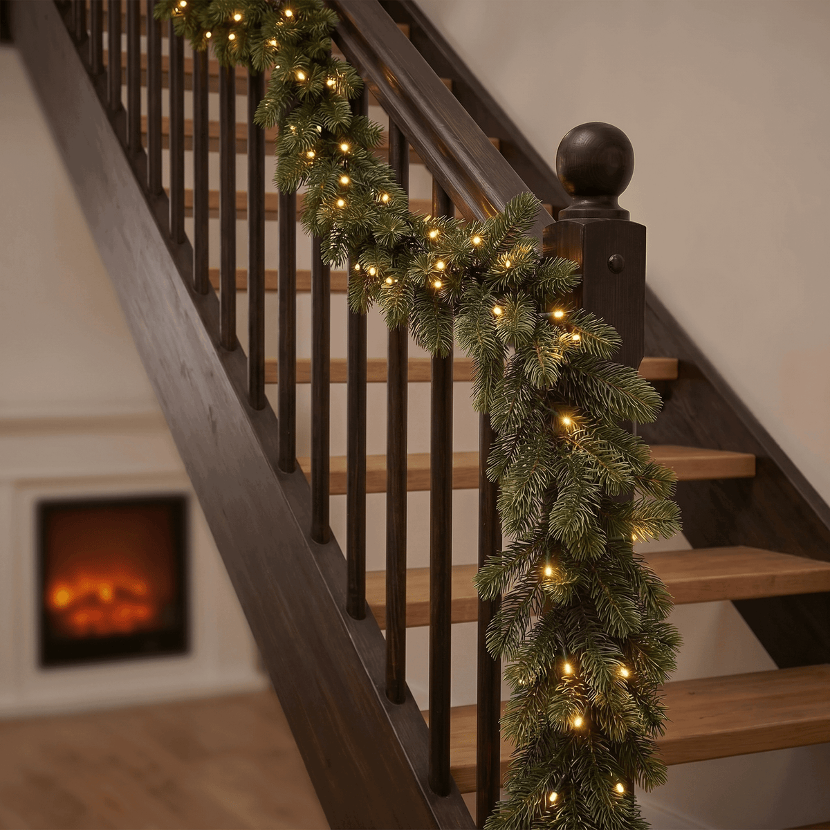 LED-Tannengirlande mit 21 Weihnachtsanhängern - Sparset